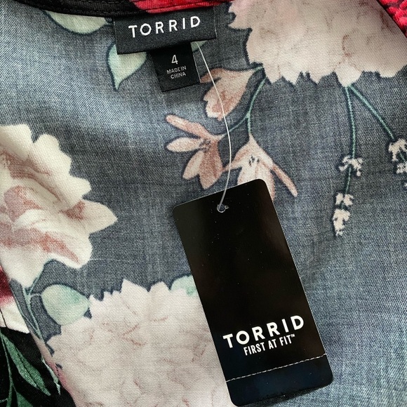 Torrid NWT Floral Babydoll Stretch Challis Hanky Hem Top Blouse Size 4X (26) - Picture 5 of 5
